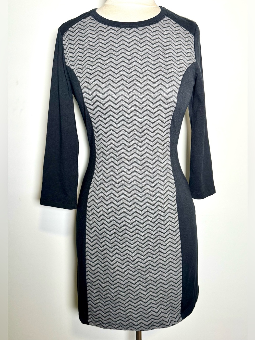 No Boundaries M Chevron Colorblock Bodycon Dress 3/4 Sleeve Sheath Flattering